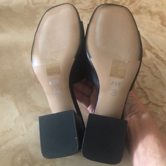 EXÉ CARMEN BLACK MULE • GOLD ACCENTS • 2” BLOCK HEEL • Sz 38 • NWT - Picture 7 of 15